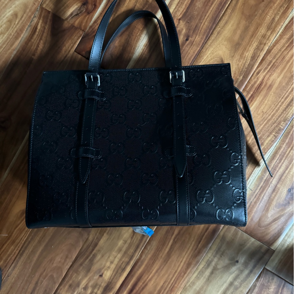 Black Gucci duffel bag worn less then 5 times